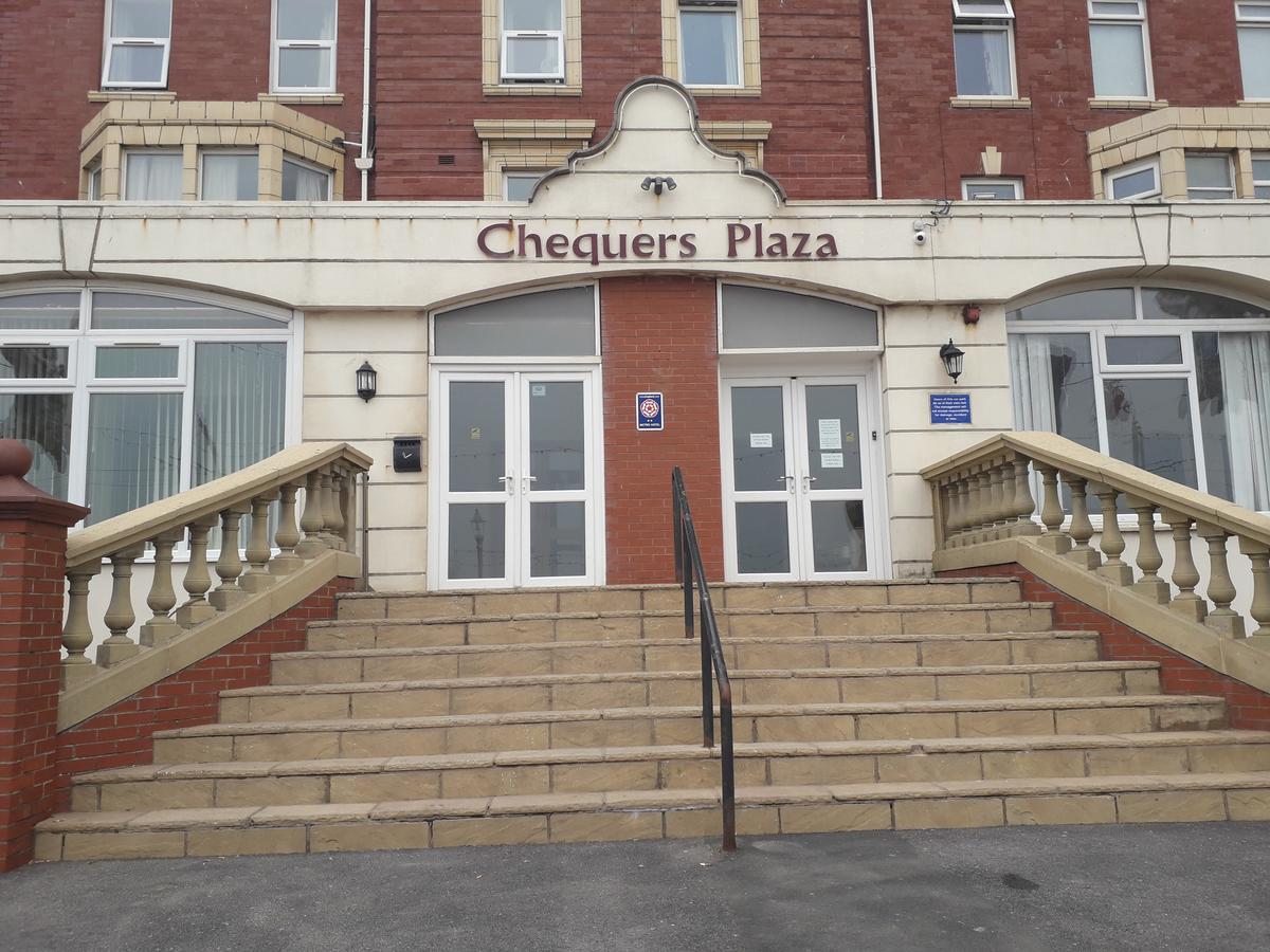 Chequers Plaza Hotel 블랙풀 외부 사진
